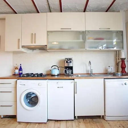 Inspiring 1+1 In The Heart Of Apartment *